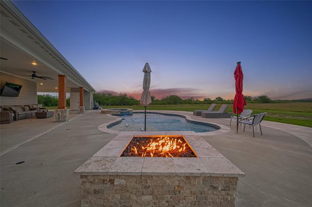 16702 Dipple Road, Guy, TX 77444