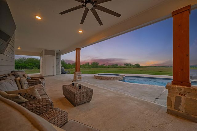 16702 Dipple Road, Guy, TX 77444