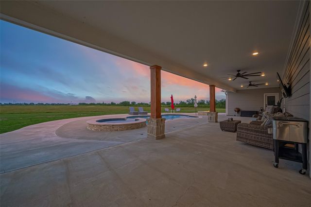 16702 Dipple Road, Guy, TX 77444