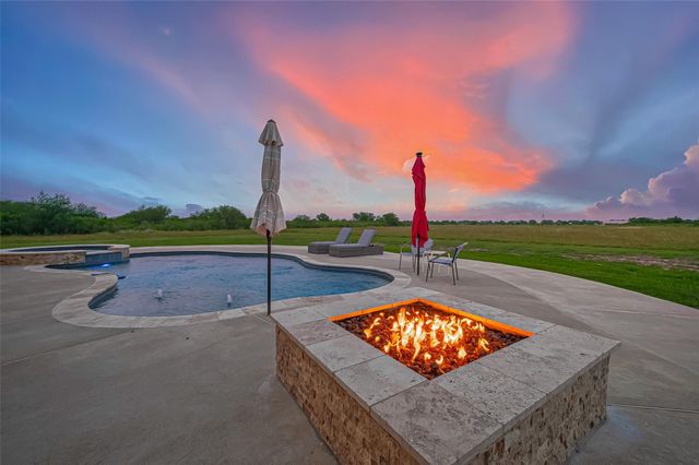 16702 Dipple Road, Guy, TX 77444