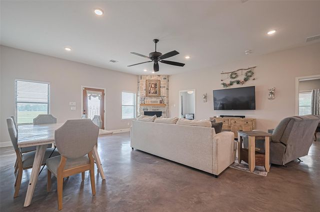 16702 Dipple Road, Guy, TX 77444