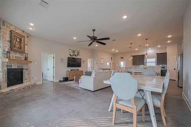 16702 Dipple Road, Guy, TX 77444