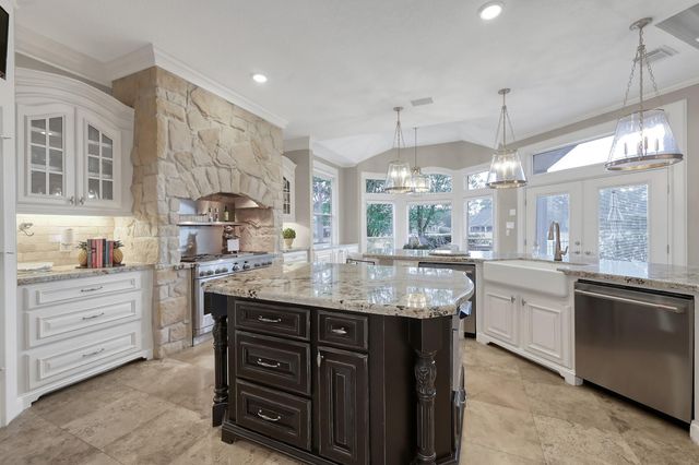 81 Fairfield Drive, Montgomery, TX 77356