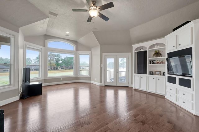 81 Fairfield Drive, Montgomery, TX 77356