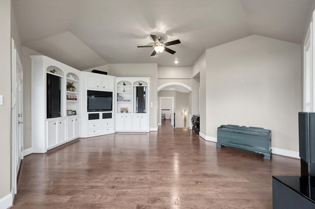 81 Fairfield Drive, Montgomery, TX 77356