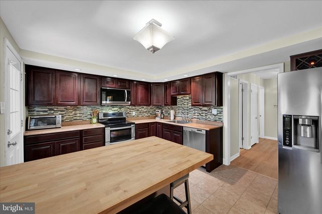 616 S OXFORD VALLEY RD, Fairless Hills, PA 19030