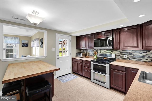 616 S OXFORD VALLEY RD, Fairless Hills, PA 19030