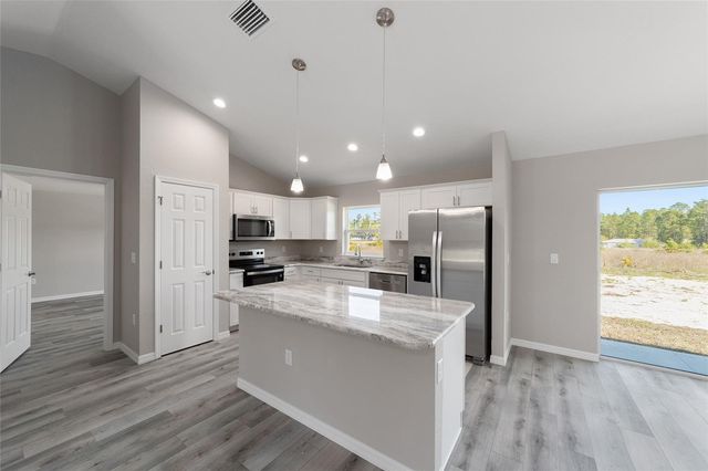 401 W HOMEWAY LOOP, Citrus Springs, FL 34434