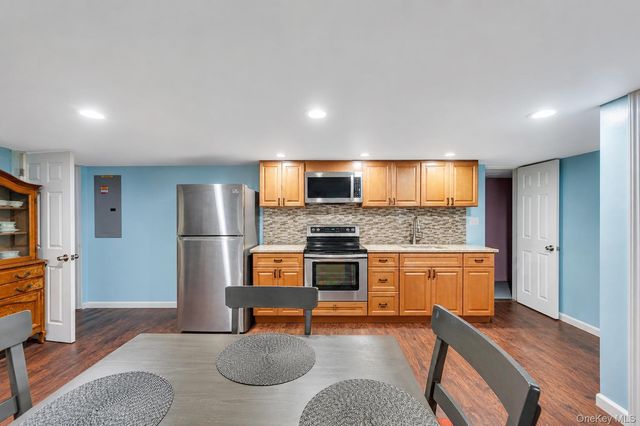 186 W 4th Street, Deer Park, NY 11729