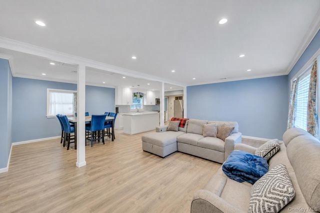 186 W 4th Street, Deer Park, NY 11729