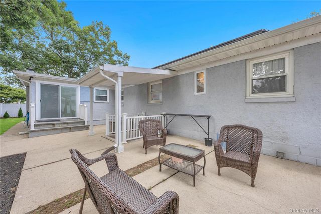 186 W 4th Street, Deer Park, NY 11729
