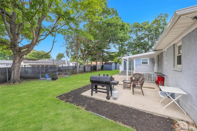 186 W 4th Street, Deer Park, NY 11729