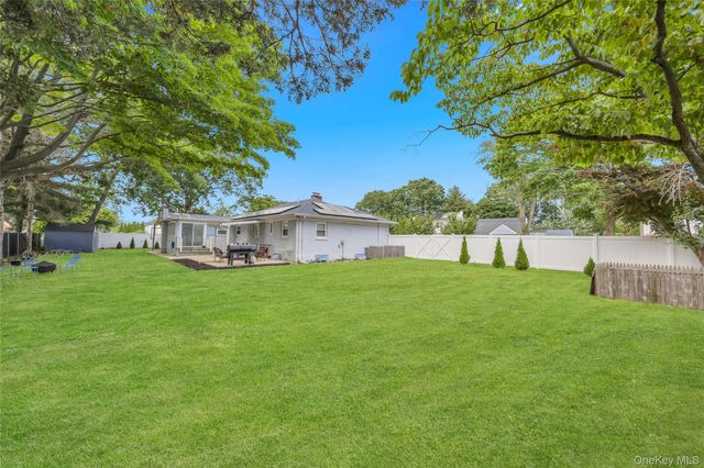186 W 4th Street, Deer Park, NY 11729