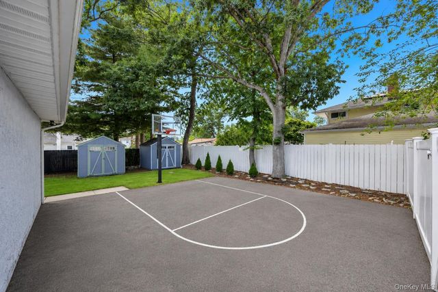 186 W 4th Street, Deer Park, NY 11729