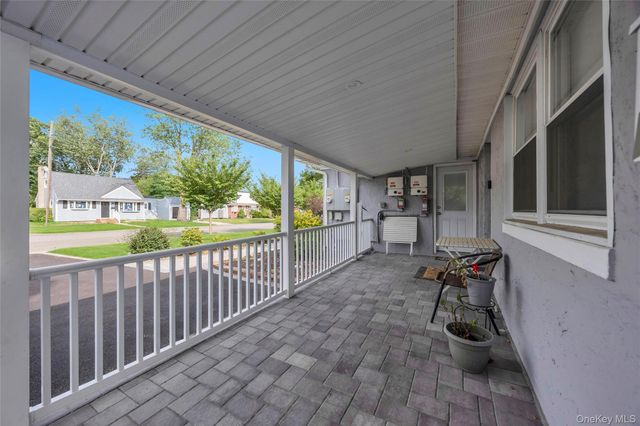 186 W 4th Street, Deer Park, NY 11729