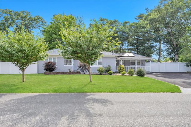 186 W 4th Street, Deer Park, NY 11729