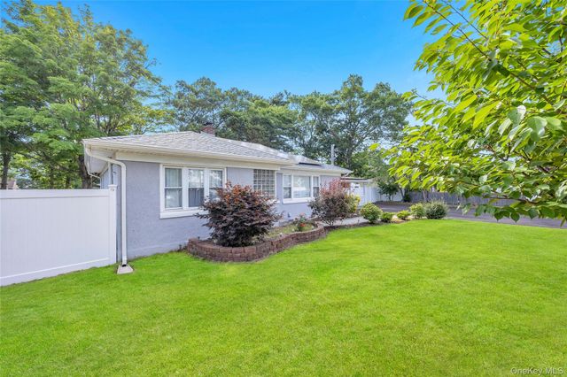 186 W 4th Street, Deer Park, NY 11729