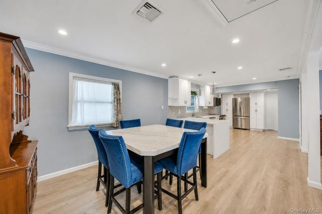 186 W 4th Street, Deer Park, NY 11729