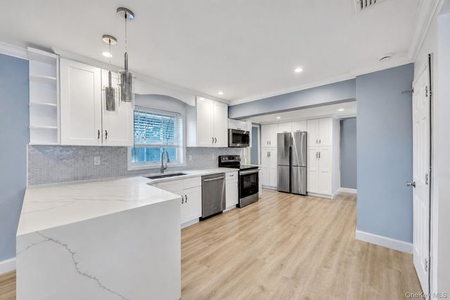 186 W 4th Street, Deer Park, NY 11729