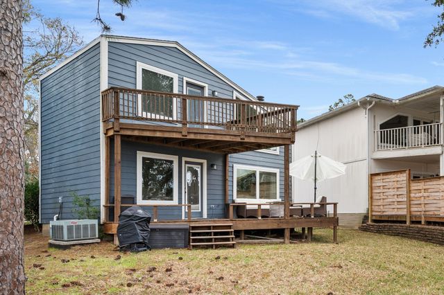 3203 Poe Drive, Montgomery, TX 77356