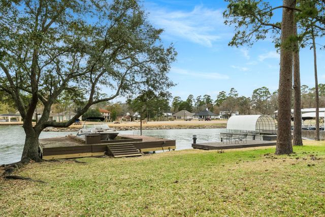 3203 Poe Drive, Montgomery, TX 77356