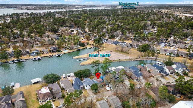 3203 Poe Drive, Montgomery, TX 77356