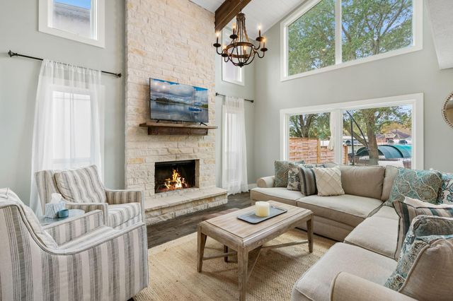 3203 Poe Drive, Montgomery, TX 77356