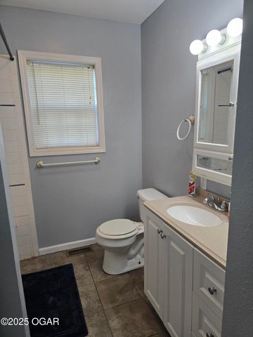 6060 Oak Road, Carthage, MO 64836