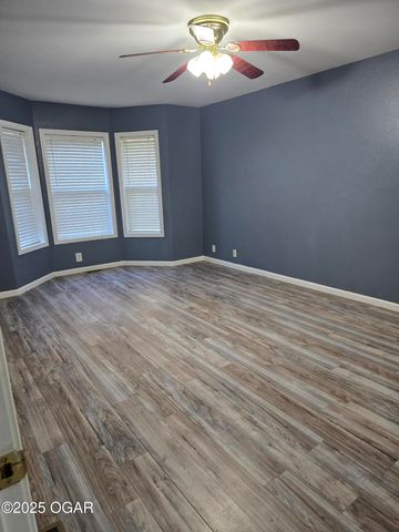 6060 Oak Road, Carthage, MO 64836