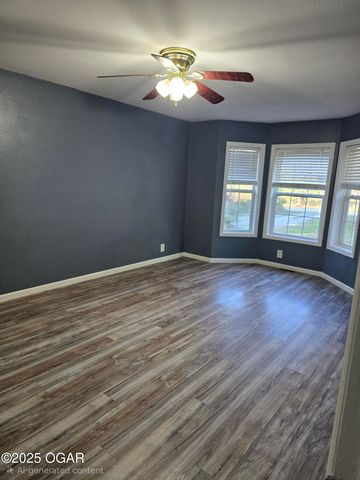 6060 Oak Road, Carthage, MO 64836