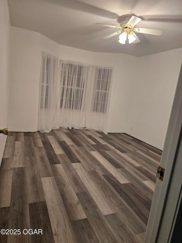 6060 Oak Road, Carthage, MO 64836