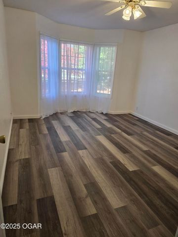 6060 Oak Road, Carthage, MO 64836