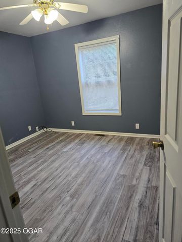 6060 Oak Road, Carthage, MO 64836