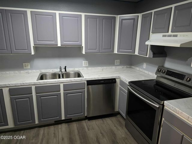 6060 Oak Road, Carthage, MO 64836