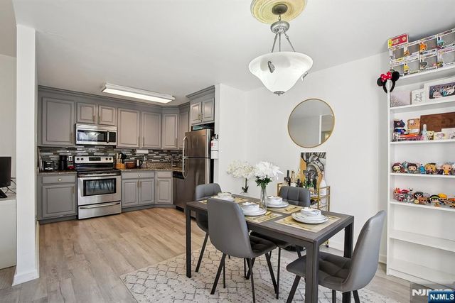 416 68th Street 11, Guttenberg, NJ 07093