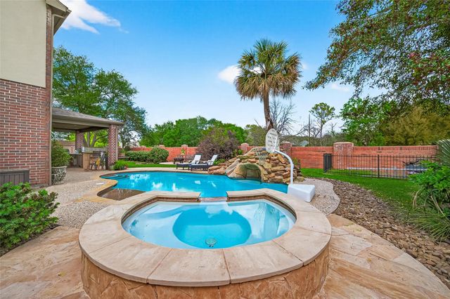 35 Hannahs Way Court, Sugar Land, TX 77479