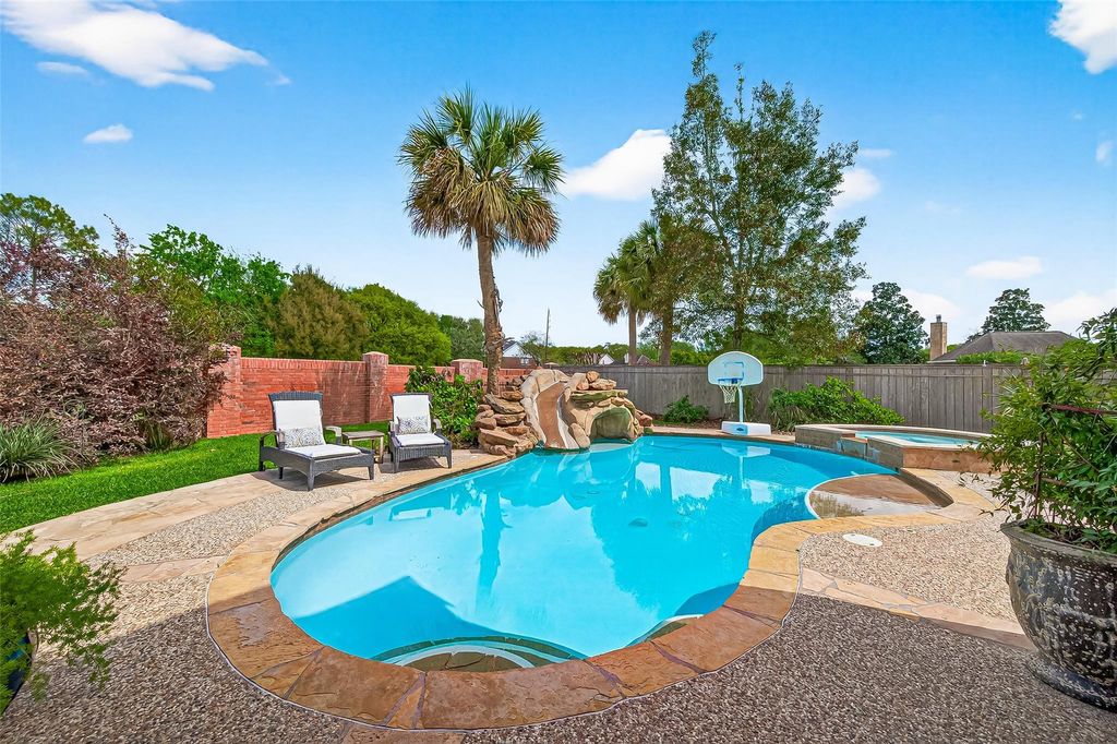 35 Hannahs Way Court, Sugar Land, TX 77479