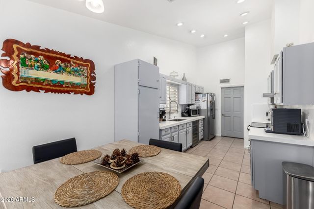 4807 W JULIE Drive, Glendale, AZ 85308