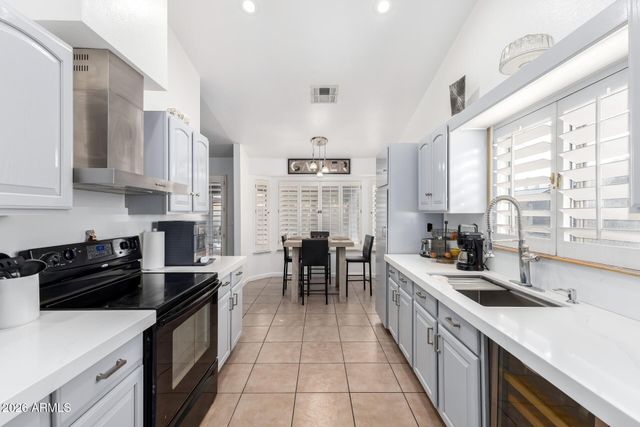 4807 W JULIE Drive, Glendale, AZ 85308