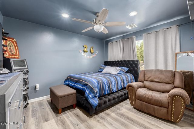 4807 W JULIE Drive, Glendale, AZ 85308