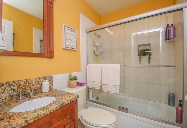 2605 W Vermont Avenue, Waukegan, IL 60087