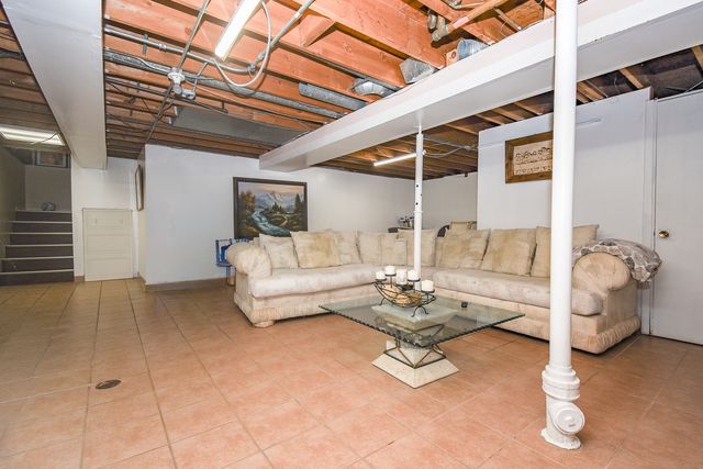 2605 W Vermont Avenue, Waukegan, IL 60087