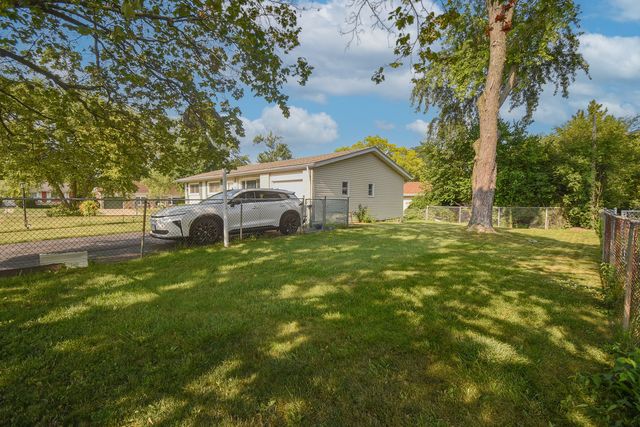 2605 W Vermont Avenue, Waukegan, IL 60087