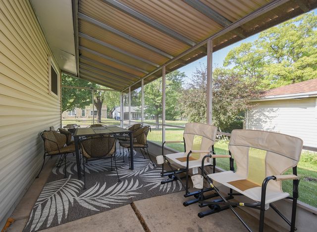 2605 W Vermont Avenue, Waukegan, IL 60087