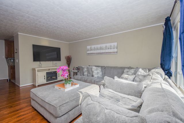 2605 W Vermont Avenue, Waukegan, IL 60087