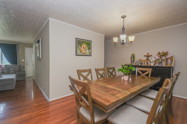 2605 W Vermont Avenue, Waukegan, IL 60087