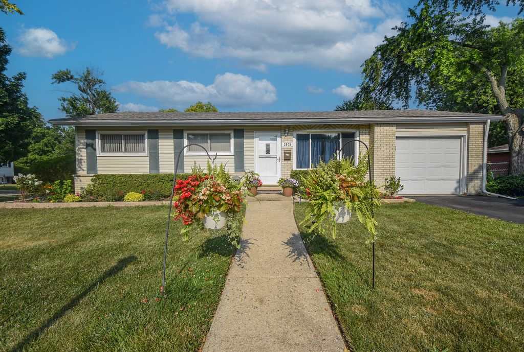 2605 W Vermont Avenue, Waukegan, IL 60087