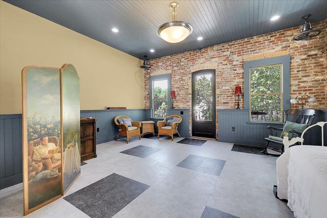 228 1st St, Marysville, CA 95901