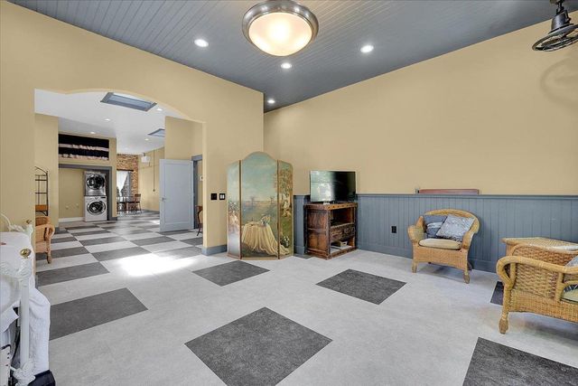 228 1st St, Marysville, CA 95901