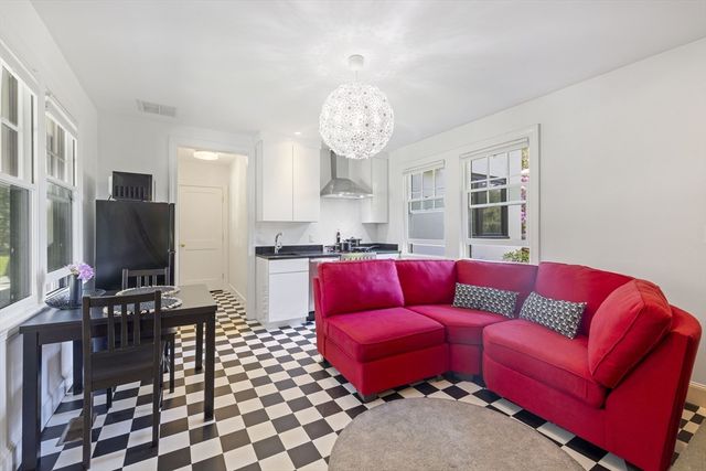 25 Somerset Road 2, Lexington, MA 02420